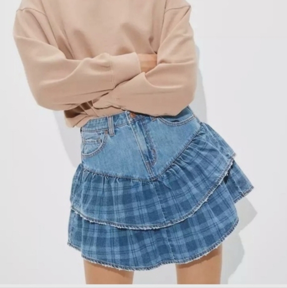 American Eagle Outfitters Dresses & Skirts - American Eagle Ruffle Tiered Denim Skirt 00